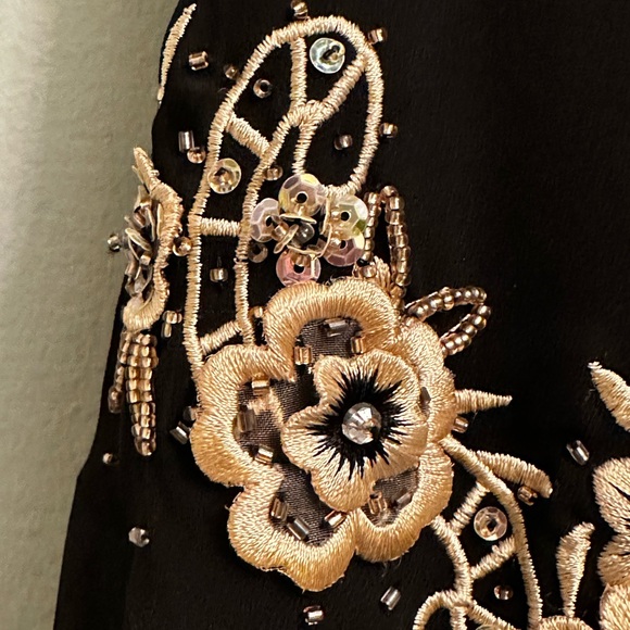 Gorgeous sleeveless black dress with gold accents and beadwork - Picture 4 of 6